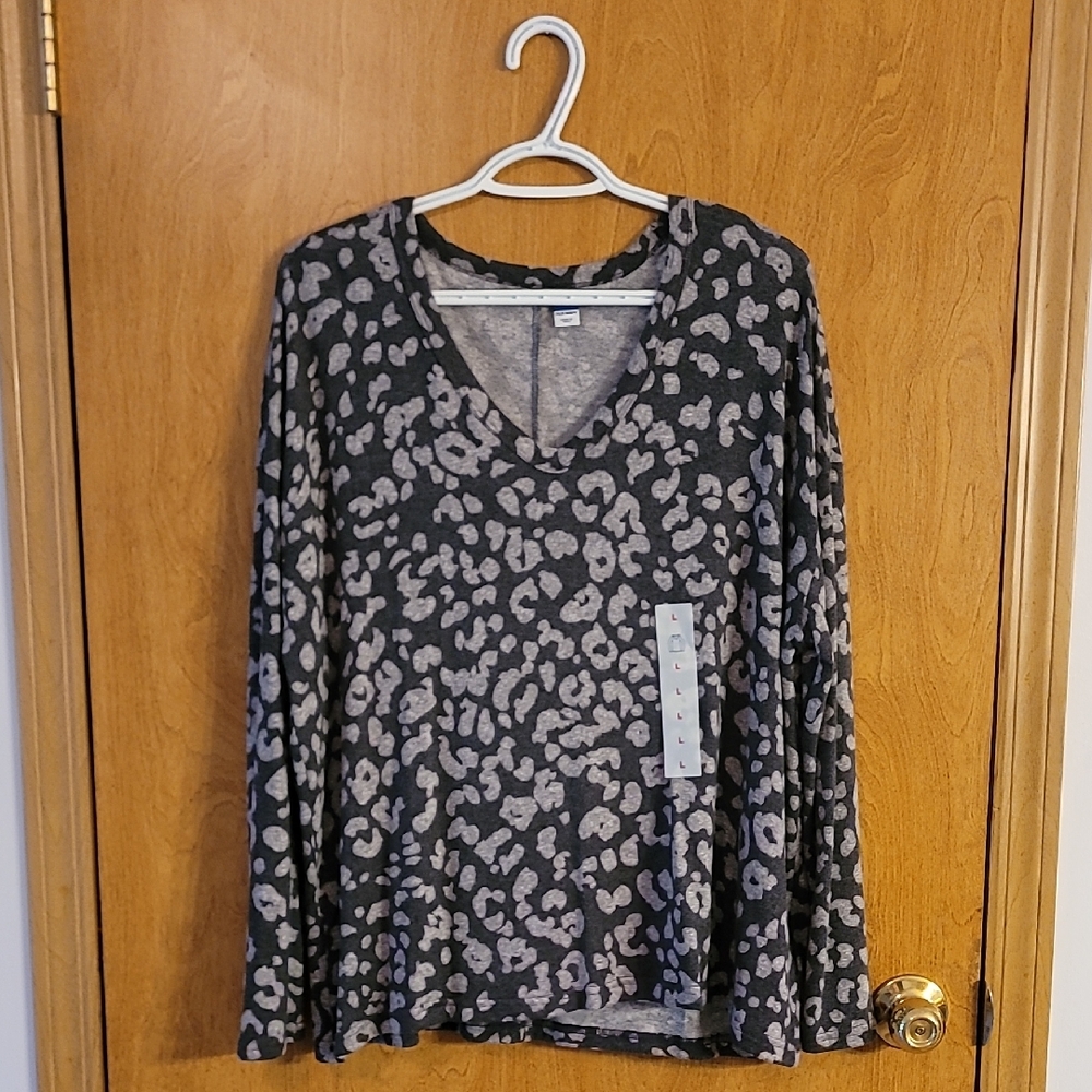 Old Navy Gray Leopard Print V-Neck Blouse